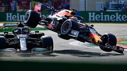 Lewis Hamilton et Max Verstappen se sont accrochés lors du Grand Prix d'Italie.&nbsp; (ANDREJ ISAKOVIC / AFP)