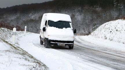 Les premi&egrave;res neiges, le 7 d&eacute;cembre 2012 pr&egrave;s de Reims (Marne).&nbsp; (FRANCOIS NASCIMBENI / AFP)