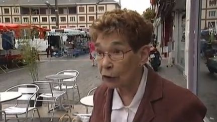 Une habitante d'Amiens (Somme) t&eacute;moigne apr&egrave;s les deux nuits d'&eacute;meutes, le 14 ao&ucirc;t 2012. ( FRANCE 2 / FTVI)