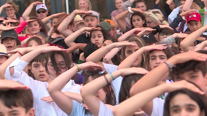 Un flash mob géant a été organisé sur le parvis du Zénith de Strasbourg, sur l'Hymne à la joie. (France 3 Alsace)