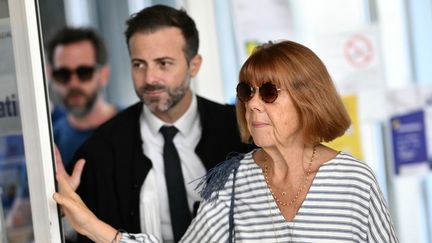 Gisèle Pelicot arrive au tribunal d'Avignon pour le procès des viols de Mazan, le 10 septembre 2024. (CHRISTOPHE SIMON / AFP)