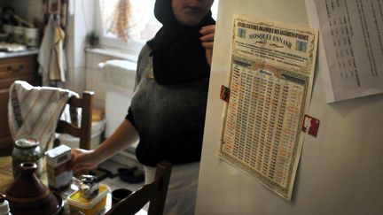 Une femme musulmane pr&eacute;pare le repas de rupture du je&ucirc;ne pendant le ramadan, &agrave; Mulhouse (Haut-Rhin), en septembre 2009. (SEBASTIEN BOZON / AFP)