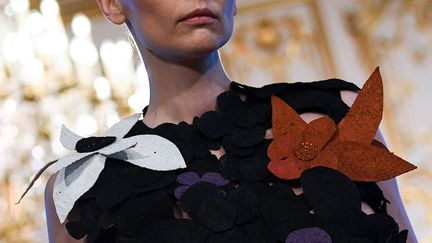 Imane Ayissi couture printemps-été 2021, à la semaine de la haute couture à Paris, le 23 janvier 2020 (ANNE-CHRISTINE POUJOULAT / AFP)