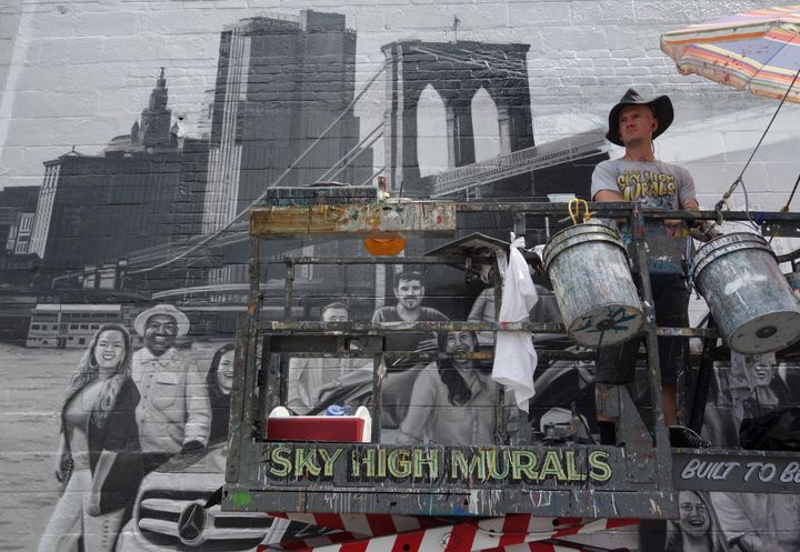 Peintre pour publicités murales à New York.
 (Don Emmert / AFP)