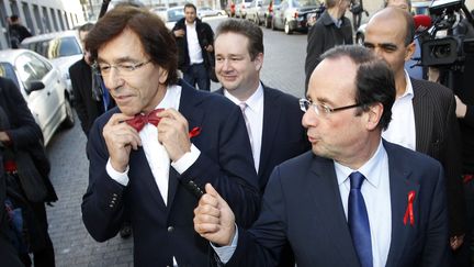 Le Premier ministre belge Elio di Rupo et Fran&ccedil;ois Hollande, le 30 novembre 2011 &agrave; Bruxelles.&nbsp; (FRANCOIS LENOIR / REUTERS)