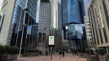 Le quartier d'affaires de La Défense, près de Paris, jeudi 6 janvier 2022. (AGATHE MAHUET / RADIO FRANCE)