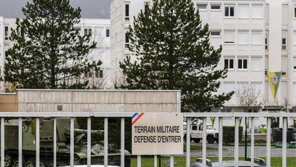 Batiments militaires du 7e Bataillon de chasseurs alpins à&nbsp;Varces-Allières-et-Risset&nbsp;(Isère). (JEAN-PIERRE CLATOT / AFP)