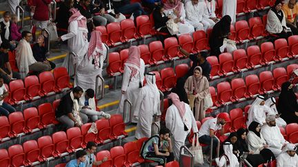 Des supporters quittant le stade Al Bayt durant la rencontre de la Coupe du monde Qatar-Equateur, dimanche 20 novembre, au Qatar. (PICTURE ALLIANCE / GETTY IMAGES)