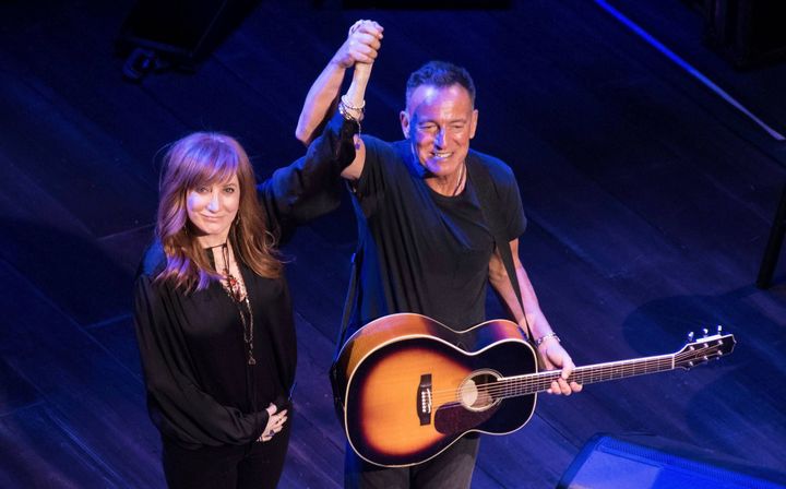 Bruce Springtseen et son épouse Patti Scalfia dans "Springsteen on Broadway".
 (Debra L Rothenberg/REX/Shutterstock /Sipa)