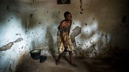 Le photo-reporter, qui s'est rendu dans plusieurs camps de réfugiés de la capitale Bangui,  témoigne de la crise humanitaire qui sévit en Centrafrique, et montre la violence que subisse patients et personnels de santé qui travaillent dans ce pays. Le «Visa d'Or humanitaire du Comité International de la Croix-Rouge» lui a été attribué par le jury de la quatrième édition de ce prix de photojournalisme en juin 2014. Créé en 2011 dans le cadre du Festival Visa pour l'image, le «Visa d'Or humanitaire du CICR» récompense un reportage qui montre les difficultés et les risques qu’il y à apporter des soins de santé dans des zones de conflit.
 
 ( William DANIELS / Panos Pictures (http://bit.ly/1n1ulak))