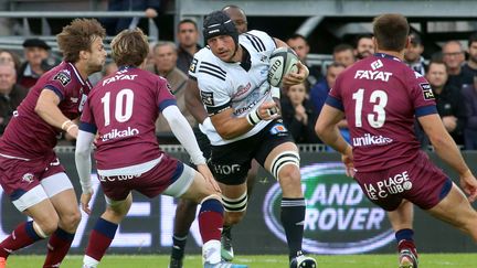 Le joueur de rugby de Brive, Petrus Hauman (en blanc), lors d'une rencontre de Top 14, le 15 avril 2017. (DIARMID COURREGES / AFP)