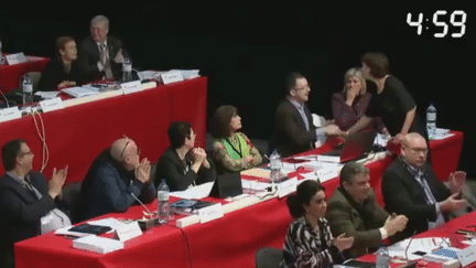 Carole delga arrache le micro d'un élu FN au Conseil régional d'Occitanie