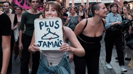 Des militantes pro-IVG à Toulouse, le 28 septembre 2023. (PATRICK BATARD / HANS LUCAS / AFP)