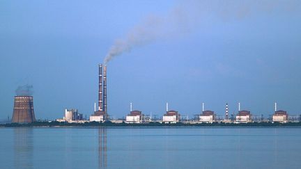 La centrale nucléaire de Zaporijia (Ukraine), qui comprend six réacteurs, en juillet 2009. (RALF1969 VIA WIKIMEDIA)