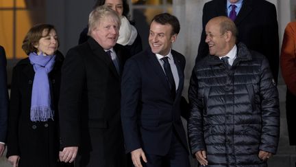 Boris Johnson et Emmanuel Macron le 18 janvier 2018 à&nbsp;Sandhurst (Royaume-Uni). (REUTERS)