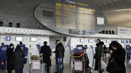 Au terminal 2F de l'a&eacute;roports de Roissy-Charles-de-Gaulle le 7 f&eacute;vrier 2012. (BERTRAND GUAY / AFP)