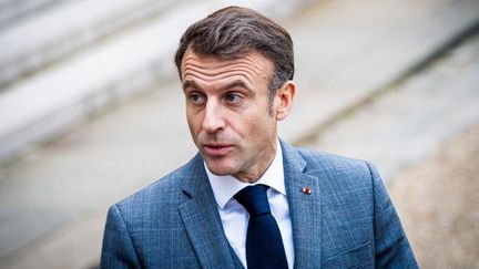 Le président de la République Emmanuel Macron, devant l'Elysée, le 12 décembre 2023. (AMAURY CORNU / HANS LUCAS / AFP)