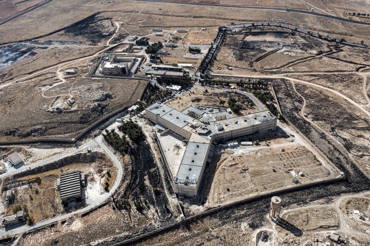 Une vue aérienne de la prison de Saydnaya, au nord de Damas (Syrie), le 16 décembre 2024. (SAMEER AL-DOUMY / AFP)