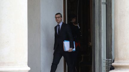 Alexis Kohler sort du palais de l'Elysée, à Paris, le 14 février. (LUDOVIC MARIN / AFP)