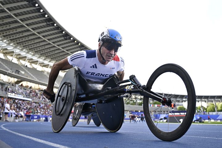 Le para-athlète Pierre Fairbank au départ du 800 mètres des championnats du monde organisés à Paris, le 15 juillet 2023. (HERVIO JEAN-MARIE / KMSP / AFP)