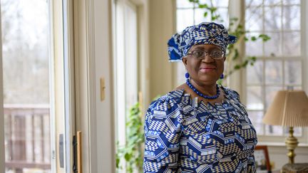 Ngozi Okonjo-Iweala dans sa résidence de Potomac, dans le Maryland (côte est des Etats-Unis), le 15 février 2021.&nbsp; (ERIC BARADAT / AFP)