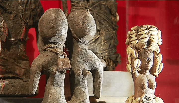 Statuettes Vodous destinées aux mères de jumeaux, exposées au musée Vodou de Strasbourg
 (France 3)