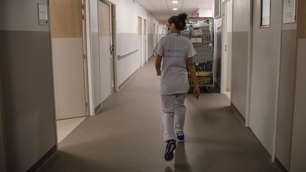 Le porte-parole du Samu Urgences&nbsp;demande revoir l'attractivité du métier d'urgentiste. (STEPHANE LARTIGUE / MAXPPP)