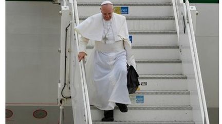 Le pape aux chaussures noires (ANDREAS SOLARO / AFP)