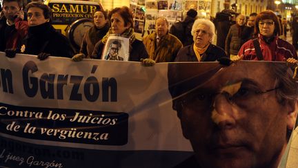 Manifestation de soutien &agrave; Baltasar Garzon, le 9 f&eacute;vrier 2012 &agrave; Madrid (Espagne), apr&egrave;s la condamnation du juge dans une affaire d'&eacute;coutes ill&eacute;gales. (DOMINIQUE FAGET / AFP)