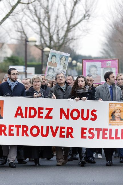 Une marche blanche est organisée, le 11 janvier 2014, à Guermantes, en mémoire d'Estelle Mouzin, disparue à l'âge de 9 ans en 2003. (FRANCOIS GUILLOT / AFP)