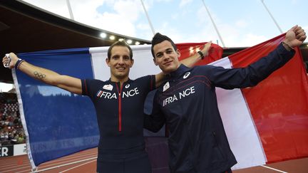 Les perchistes fran&ccedil;ais Renaud Lavillenie et Kevin Menaldo, aux championnats d'Europe d'athl&eacute;tisme, le 16 ao&ucirc;t 2014 &agrave; Zurich (Suisse). (FRANCK FIFE / AFP)