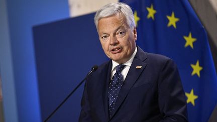 Le commissaire européen à la Justice, Didier Reynders, participe à une conférence de presse à Stockholm (Suède), le 21 juin 2023. (PONTUS LUNDAHL / TT NEWS AGENCY / AFP)