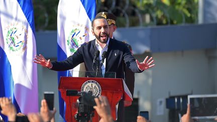 Le président salvadorien Nayib Bukele lors d'un discours devant ses partisans, à San Salvador le 9 février 2020 (MARVIN RECINOS / AFP)