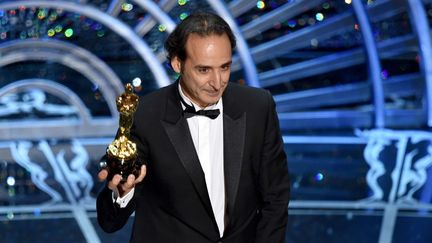 Alexandre Desplat remporte l'Oscar de la meilleure bande originale pour "The Grand  Budapest Hotel". Il était également nommé pour celle d'"Imitation Game".
 (John Shearer/AP/SIPA)