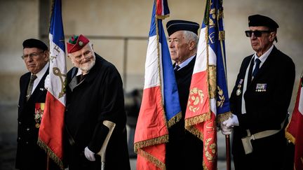 Des vétérans harkis lors d'une cérémonie aux Invalides à Paris, le 25 septembre 2018.&nbsp; (PHILIPPE LOPEZ / AFP)