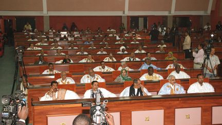 Des parlementaires mauritaniens à la session inaugurale de l'Assemblée nationale, le 29 janvier 2014 à Nouakchott. (MOHAMED OULD ELHADJ / AFP)