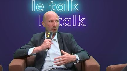 Philippe Bihouix, ingénieur centralien, spécialiste des ressources non renouvelables et promoteur des low-tech, estime qu'il faut trouver des avantages personnels immédiats à la transition écologique. Selon lui, "on ne peut pas se dire qu'on va se serrer la ceinture" pour les générations futures car il n'y a pas de solidarité intergénérationnelle.

Dans le Talk, tous les mercredis et jeudis, Ludovic Pauchant et ses invités débattent de l'actualité  avec les internautes de la chaîne Twitch de franceinfo.