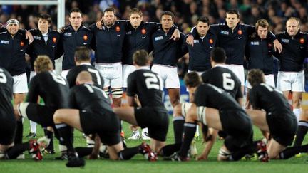 Les Bleus rencontre les All Blacks en finale de la Coupe du monde de rugby, à Auckland (WILLIAM WEST / AFP)