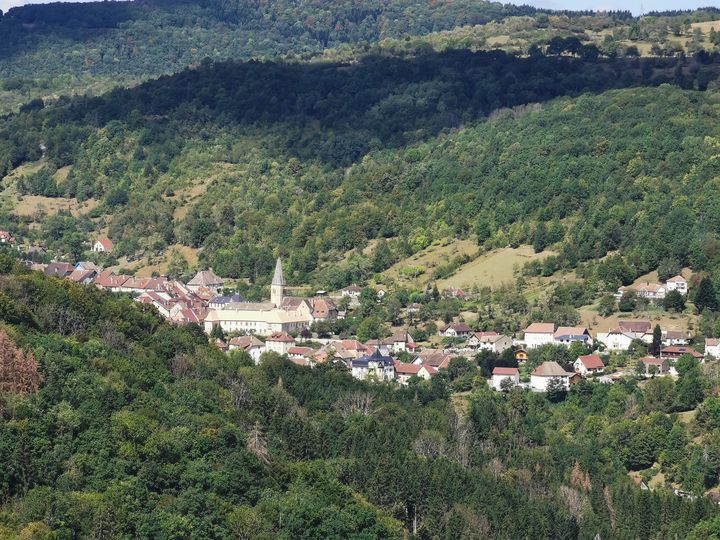 Le village de Mouthier-Haute-Pierre (Doubs). (LEO TESCHER / RADIO FRANCE)