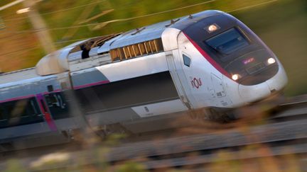 Un TGV de la SNCF, le 13 septembre 2024 à Courtalain (Eure-et-Loir). (JEAN-FRANCOIS MONIER / AFP)