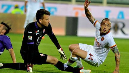 Le Romain Nainggolan trompe le portier de la Viola, Neto