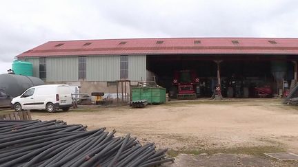 Les vols de matériels qui se répètent chez les agriculteurs ou les artisans.&nbsp;Alors que la gendarmerie a lancé un appel à la vigilance, certains exploitants ont décidé de s'équiper contre les voleurs.&nbsp;Reportage dans le secteur de Mirebeau-sur-Bèze, en Côte-d'Or. (FRANCE 3)