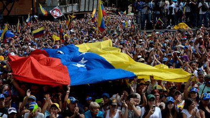 Des manifestants opposés à Nicolas Maduro, le 23 janvier 2019, à Caracas (Venezuela). (FEDERICO PARRA / AFP)