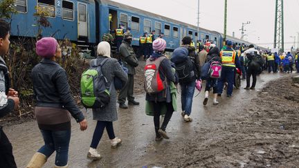 Dernier train de migrants de la Croatie vers la Hongrie, la Hongrie ferme frontière