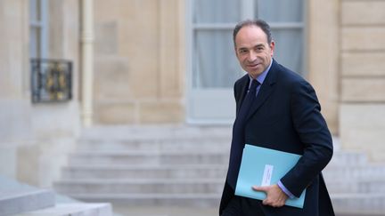 Jean-Fran&ccedil;ois Cop&eacute; arrive &agrave; l'Elys&eacute;e pour une rencontre avec Fran&ccedil;ois Hollande, le 27 novembre 2012. (BERTRAND LANGLOIS / AFP)