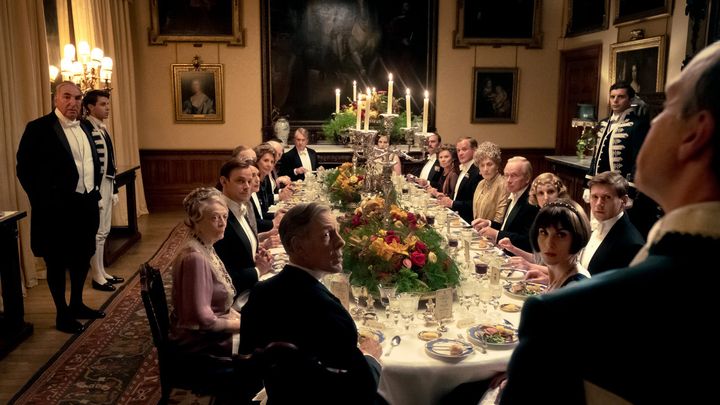 Hugh Bonneville, Imelda Staunton, Jim Carter, Kate Phillips, Laura Carmichael dans le film "Downton Abbey", de Michael Engler (2019) (Universal Pictures France)