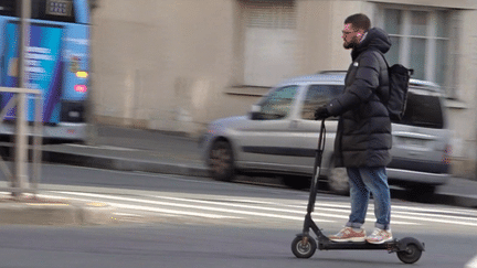 Trottinettes électriques : gare aux complications en cas de défaut d'assurance (France 2)