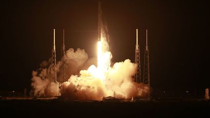 &nbsp; (Lancement réussi de la capsule Dragon de SpaceX vers la Station Spatiale Internationale. © Reuters)