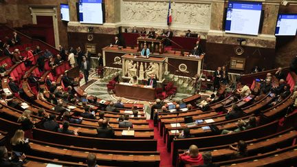 La Première ministre, Elisabeth Borne, s'exprime à l'Assemblée nationale, à Paris, le 18 octobre 2023. (QUENTIN DE GROEVE / HANS LUCAS / AFP)