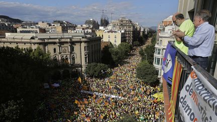 Des centaines de milliers de personnes rassemblées dans le centre de Barcelone (Espagne) pour la fête de la Catalogne et pour l'indépendance, le 11 septembre 2017 (EMILIO MORENATTI / AP / SIPA)